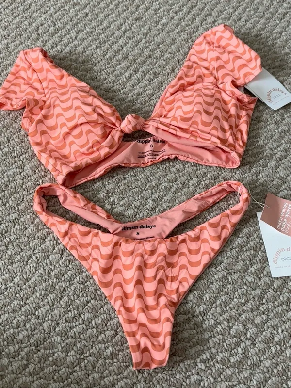 Dippin' Daisy's Peach and Orange Wave-Print Bikini Set - Image 2
