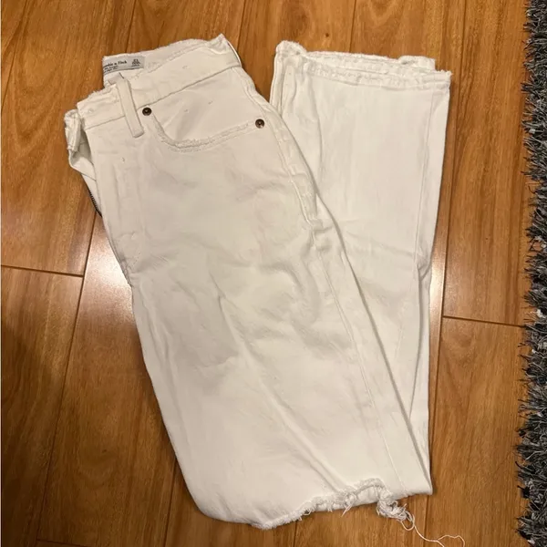 Abercrombie & Fitch Women's White Straight Leg Jeans - Image 3