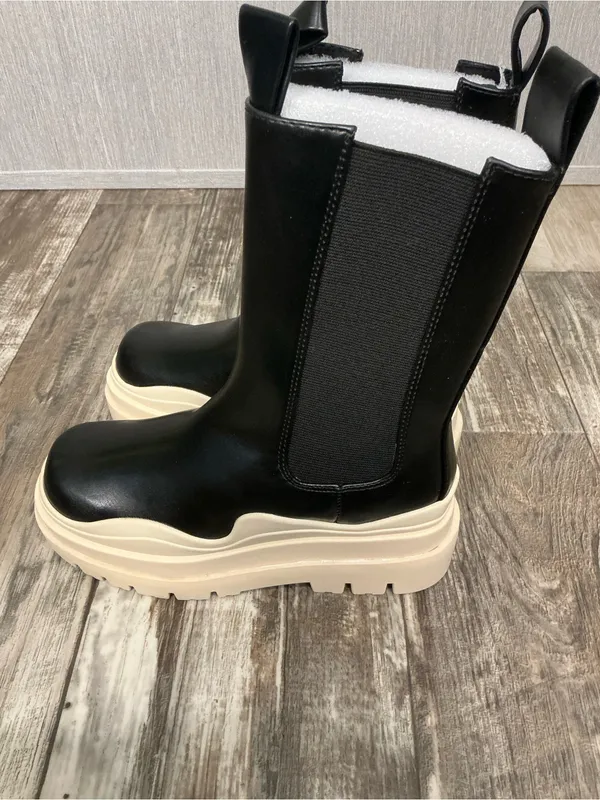 Lemonade Two-Tone Lace-Up Platform Chelsea Boots — Black & Cream Size 7 - Image 4