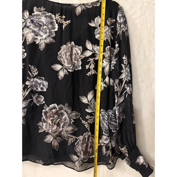 White House Black Market Floral Ruffle V-Neck Blouse Black‎ Grey Silver Large - Image 3
