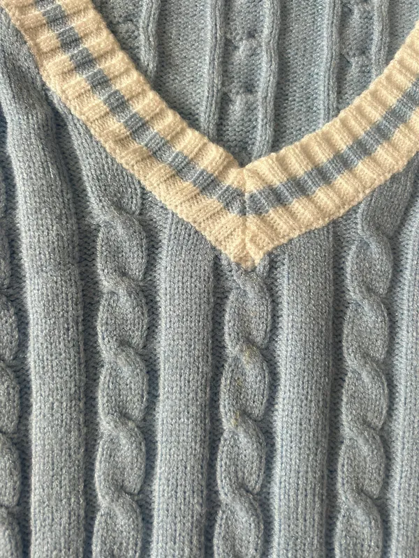 SheIn Preppy Y2K Style Light Blue White Cable Knit V Neck Crop Sweater One Size - Image 2