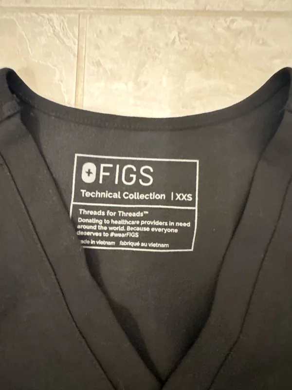 FIGS Top Scrub - Image 3