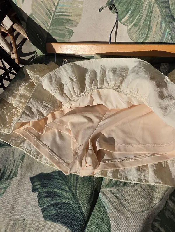 Edikted Margaux Textured Ruffle Mini Skort Cream XS - Image 8