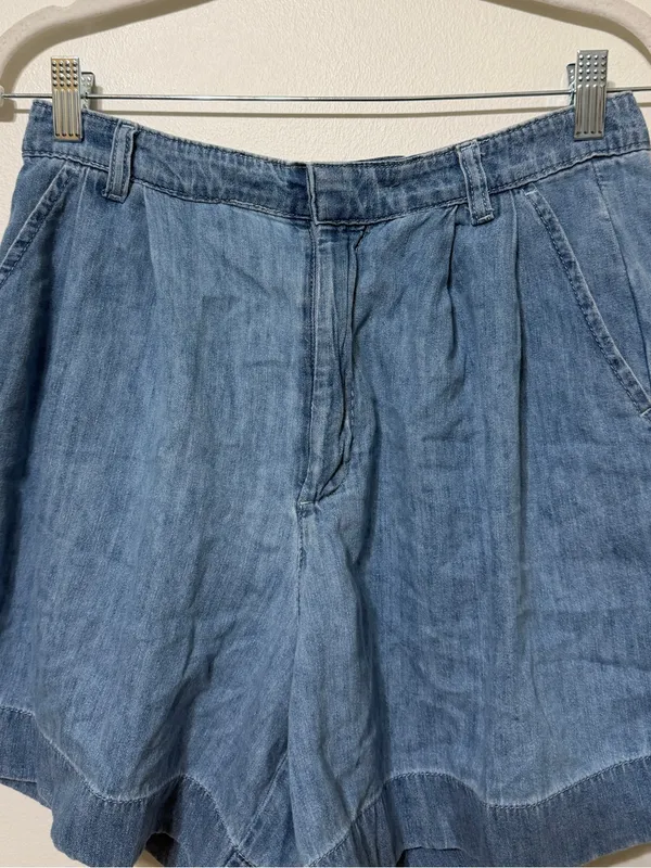 GAP Chambray High Rise Pleated Short 5” Size 6 - Image 3
