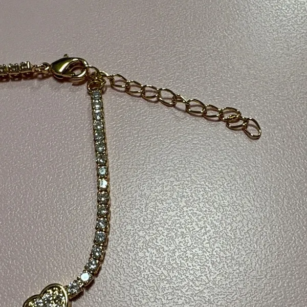 Elegant Gold Heart Bracelet - Image 3