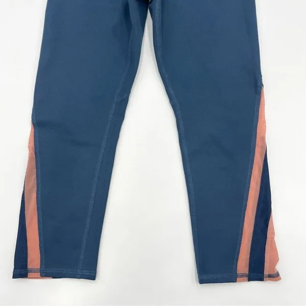 ALO Yoga Leggings Blue‎ Pink Mesh Chevron Sheer Stripes Cropped Capri Size Small - Image 6