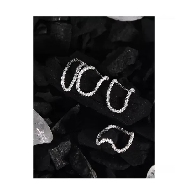NEW Dainty‎ Diamond Cut White Gold Plated Silver Bendy Ring, Size 5 - Image 13