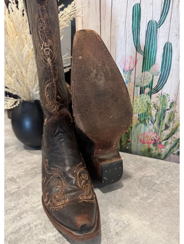 Circle G Western-style cowboy boots in distressed brown leather, size 9 - Image 6