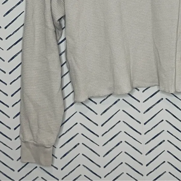 Aritzia TNA Waffle Knit Long Sleeve Crop Top beige Medium - Image 5