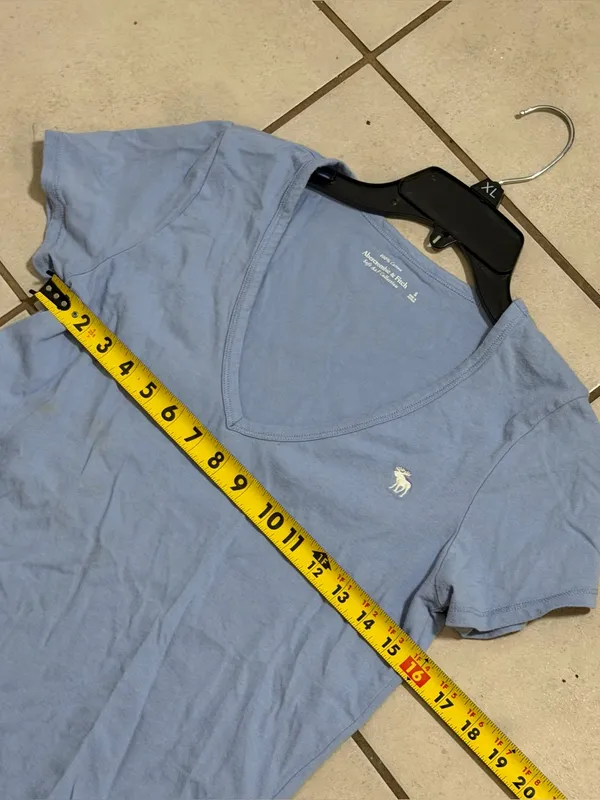 Abercrombie‎ & Fitch Women’s Casual Minimalist Light Blue V-Neck Tee size S - Image 8