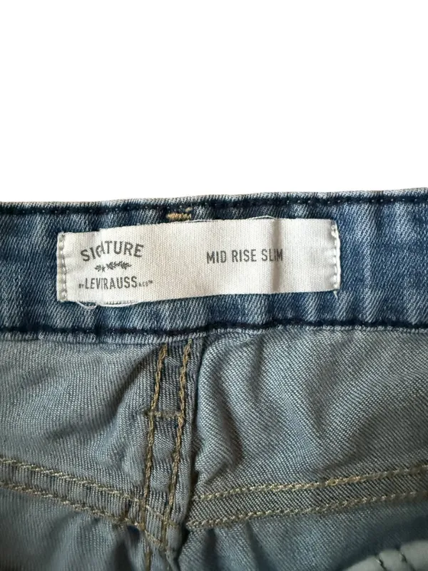 Levi Strauss mid rise slim light wash blue denim jeans women's size 6M - Image 6