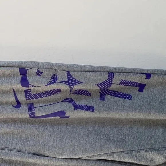 5/$30 🎈 Nike women’s small grey just do it‎ therma fit sweatpants - Image 2