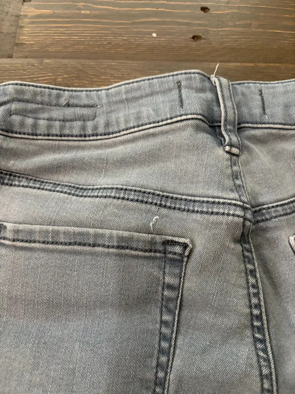 PacSun Bullhead Women’s Distressed Denim Shorts Size 26 Light Wash Cuffed - Image 7