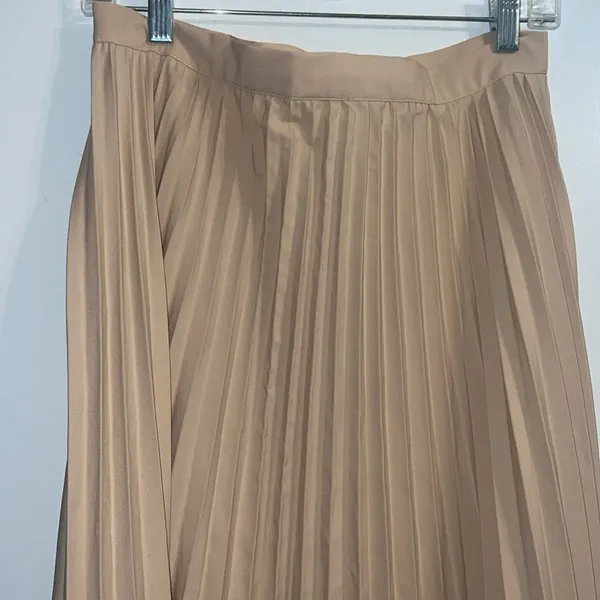 Amazon SweatyRocks Women's Casual Solid Longline Pleated Long Skirt Medium - Image 3