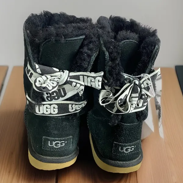 UGG Bailey Bow II 1100492K Black Suede Slip On Winter Boots Big Girls US 6/W7 - Image 3
