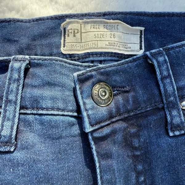 Free People Women’s Distressed Skinny Jeans Size 26 Effortlessly Cool‎ Ripped - Image 2