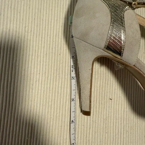 Brenda Zaro Elegant Tan and Gold Heels with Metallic Accents 7.5 - Image 8