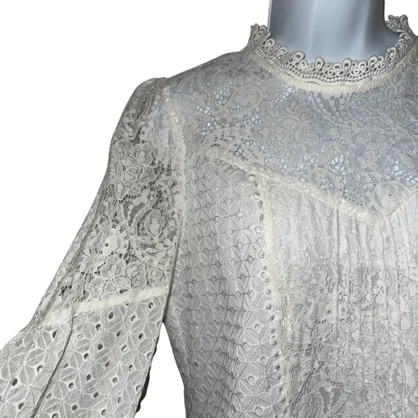 WHITE HOUSE BLACK MARKET White‎ Mock Neck L/S Eyelet Lined Blouse EUC Size 4 - Image 4