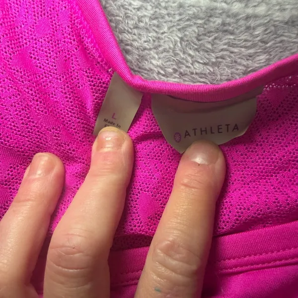 Athleta Hot Pink Long Sleeve Running Shirt Laser Cut Back Size Large. - Image 3