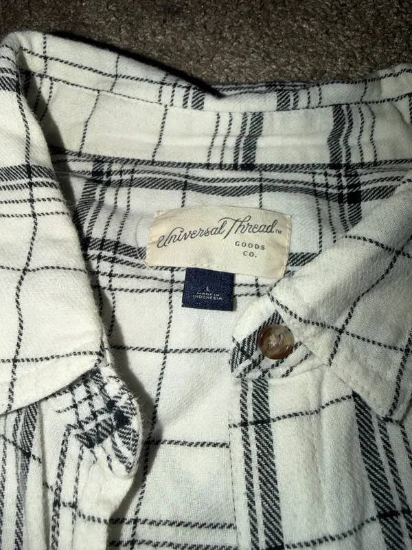 Universal Threads Flannel Plaid Black White Women’s Shirt Relaxed Fit L - Image 2