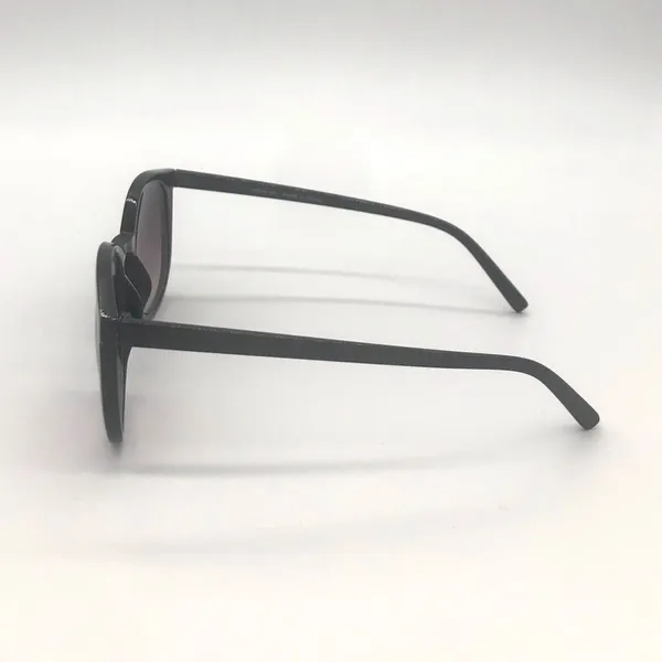 Black Sunglasses 🌸Free w/ any Bundle purchase - Image 2
