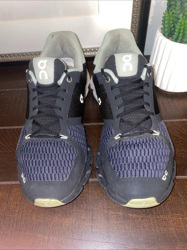 On Cloud Cloudflyer Running Shoes / Sneakers size 9 - Image 3