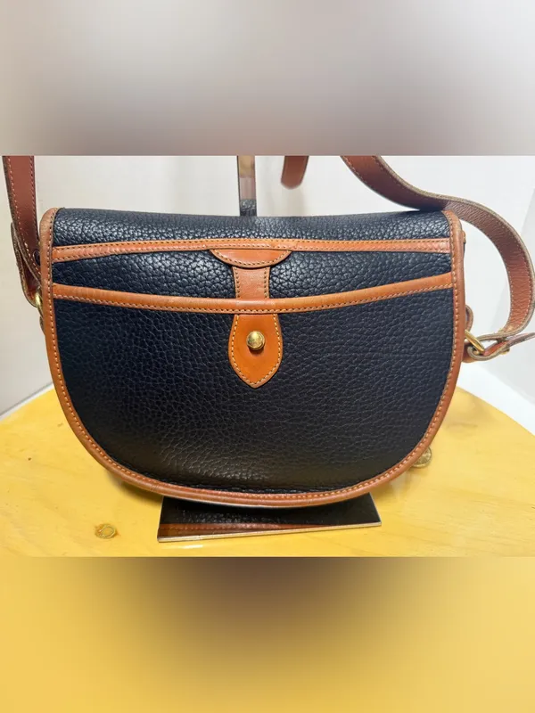 Dooney & Bourke Vtg Black Pebbled All Weather Leather Calvary Saddle Bag Brass - Image 4