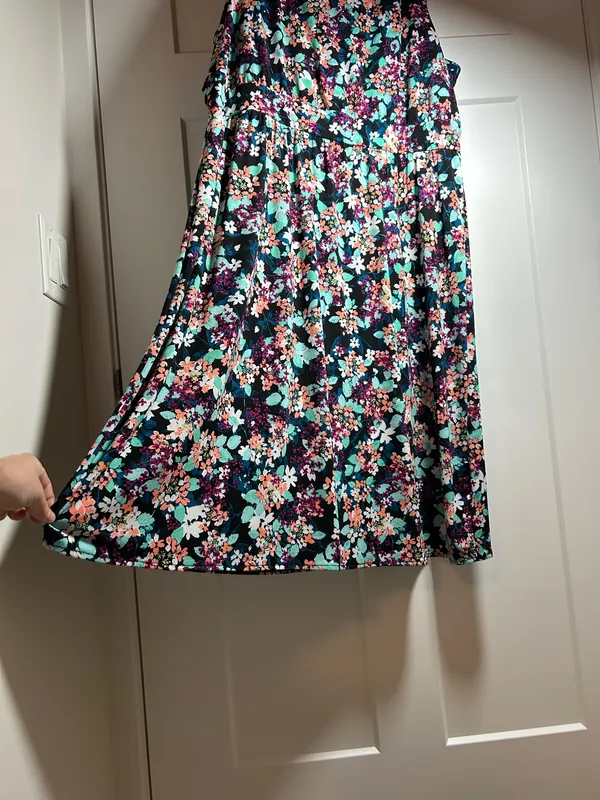 2X Plus size mid-length dress - Image 6