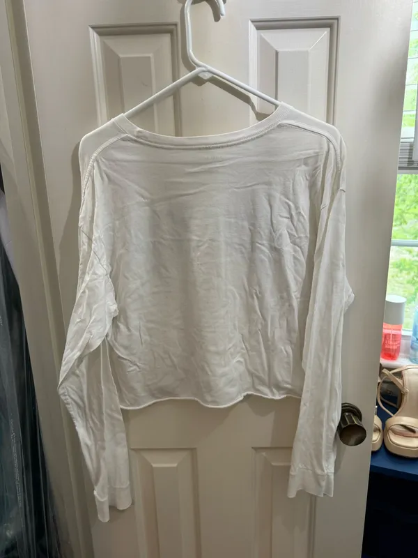 Brandy Melville Long Sleeve Cropped - Image 5