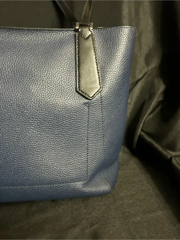 Michael Kors Navy and Black Pebbled Leather Tote - Image 6