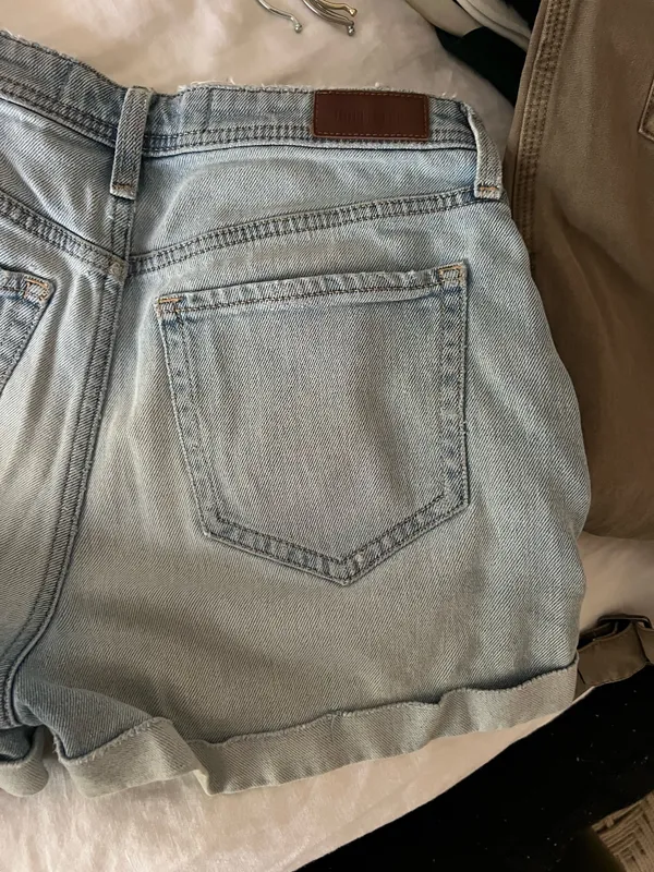 Hollister Curvy High-Rise Shorts Mom - Image 8