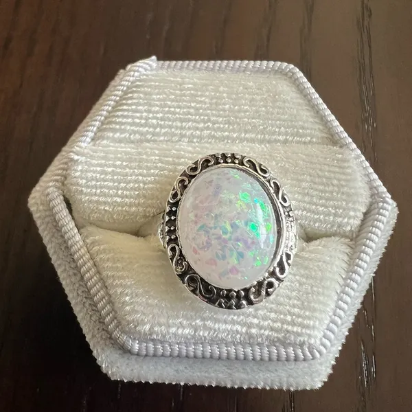 Gorgeous Stainless Steel Silver Band with Iridescent Gemstone Size 8 - Image 2