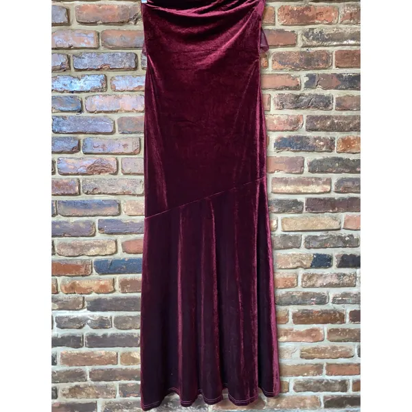 NWOT Lulu's Mesmerizing Elegance Red Velvet Back Bow Maxi Dress Women's Large - Image 3