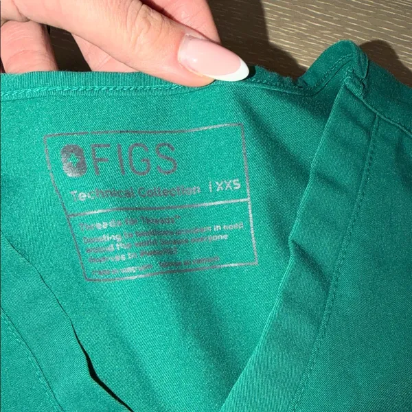 FIGS Green V-Neck Women's Top Size XXS - Image 3