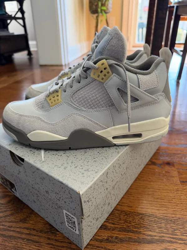 Air Jordan 4 Retro SE Dust/Pale Vanilla - Image 2