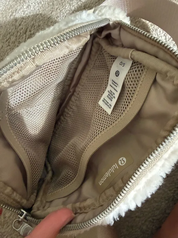 Lululemon Sherpa Belt Bag - Image 5