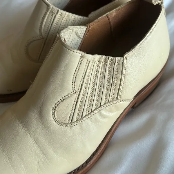 Frye Carson women’s ancle light Cream Leather Boots size 7 - Image 6