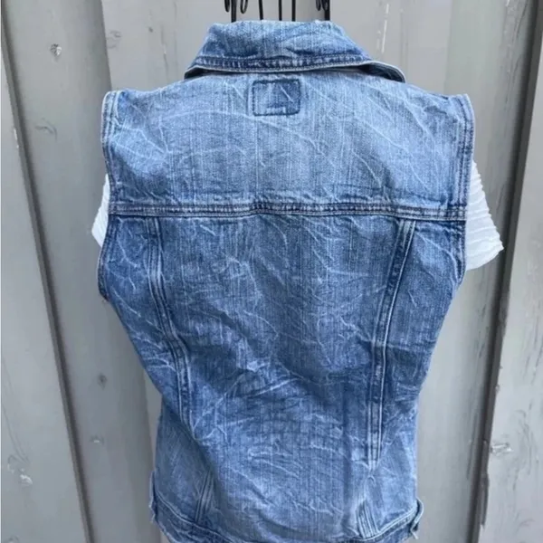 American Eagle Outfitters Light Blue Denim Vest - Image 3