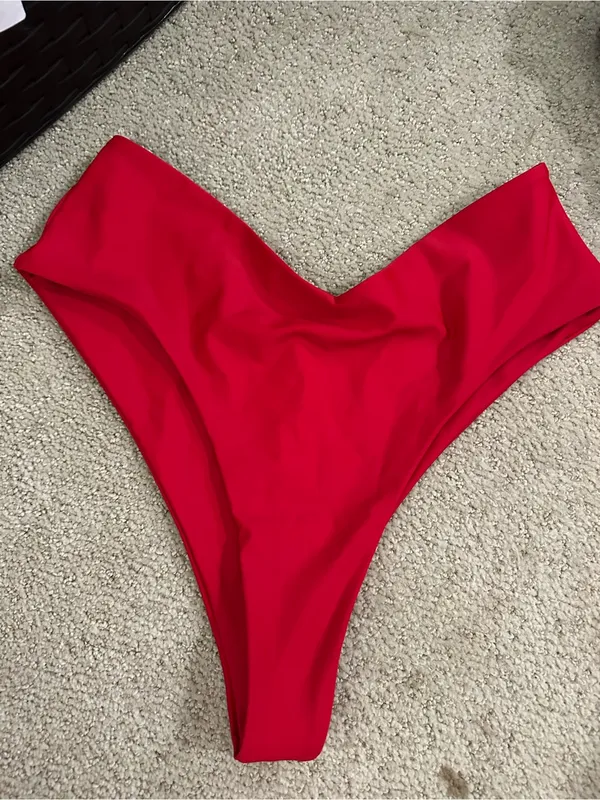 NWOT Quince Italian V Cut bikini bottoms cherry red large - Image 2