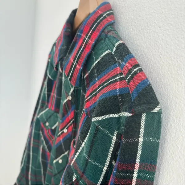 Wrangler green plaid flannel shirt - Image 5