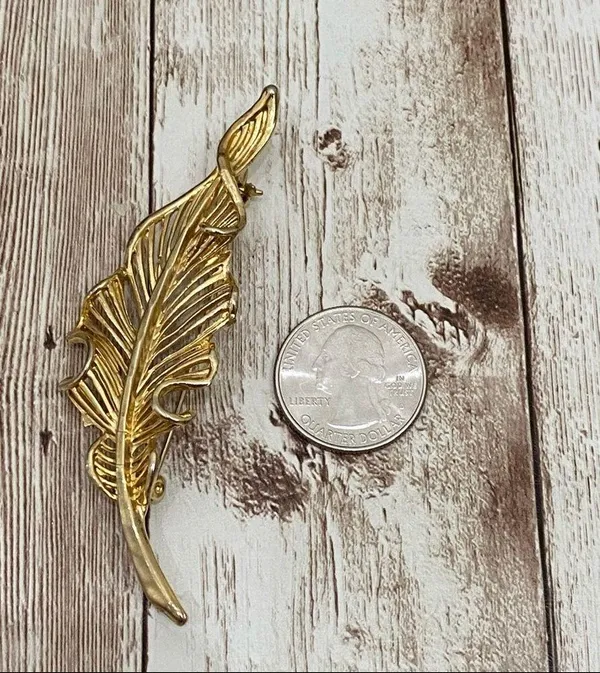 Unsigned Gold Leaf Brooch - Image 2