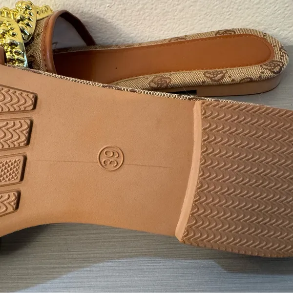 New. Elegant Women’s Flat Slide Sandals with Gold Chain Accent – Square Toe Tan Size 8 - Image 9