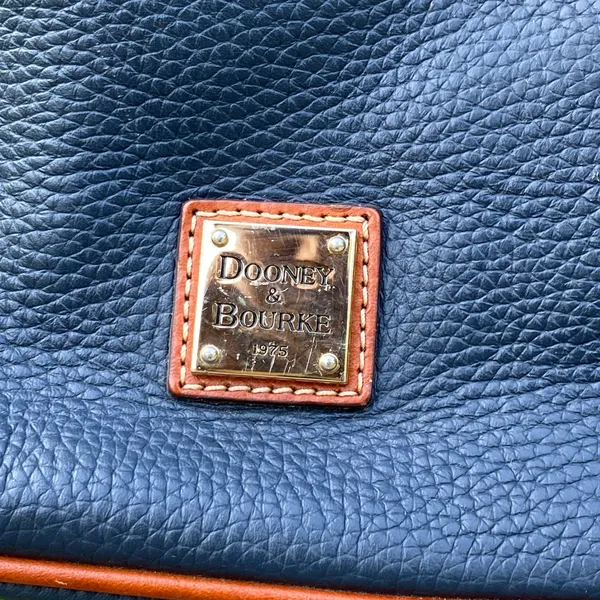 💙🤎 Vintage 80s Dooney & Bourke J9243546 Pebble Grain Leather Navy Blue & Brown Shoulder Bag $268.00 🤎💙 - Image 5