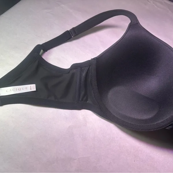 Nike Women's Black and White Sports Bra - Image 8