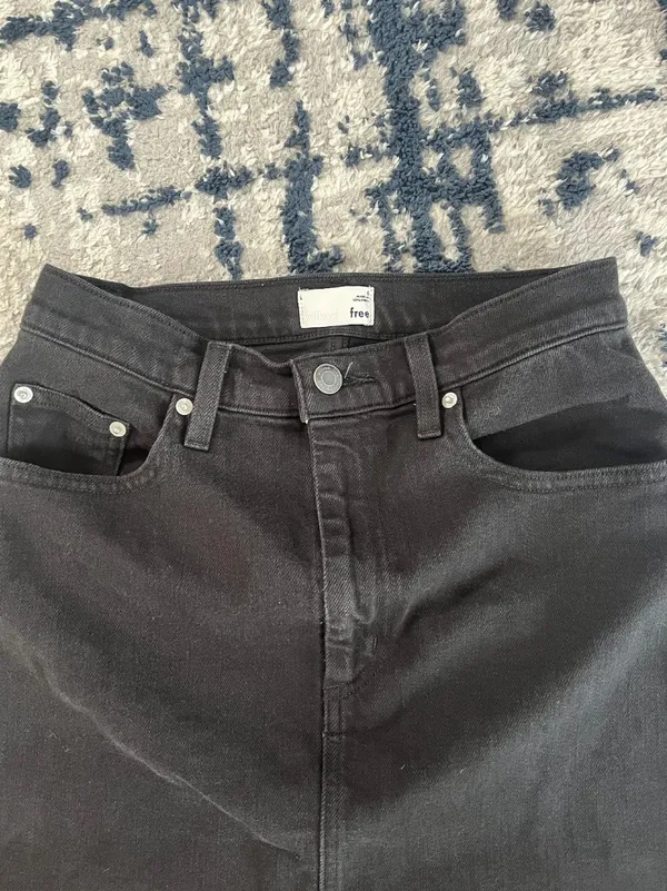 Aritzia Wilfred Free Black Denim Raw Hem Mini Skirt - Image 3