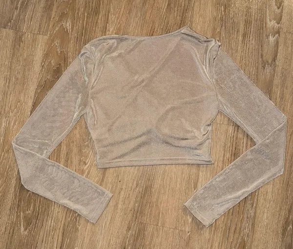 Boutique Long Sleeve Twist Front Top - Image 4