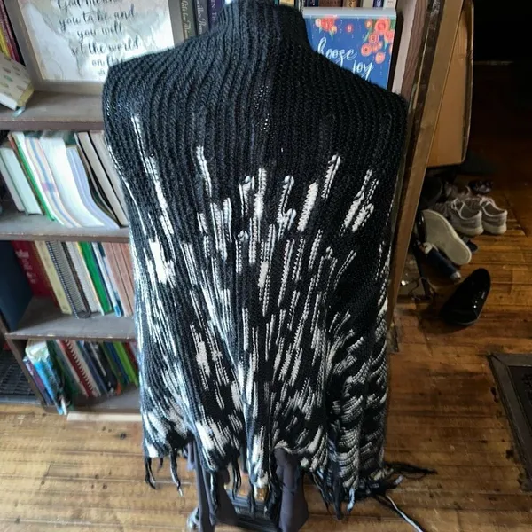LuLaRoe black white fringe cozy O/S knit versatile shawl - Image 3