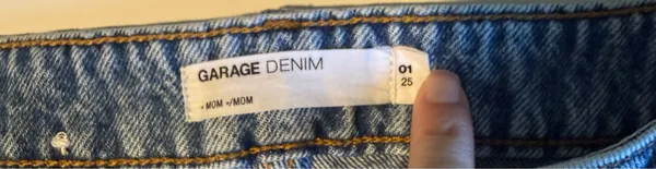 Garage blue mom jeans with distressed details. Size 1 - Image 3