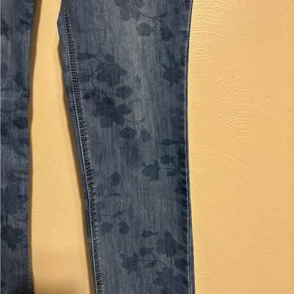 Christopher & Banks Denim Straight Leg Jeans with Floral Pattern - Image 7