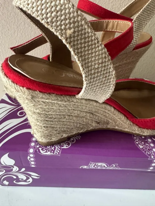 Red and beige platform shoes Size 7 - Image 7
